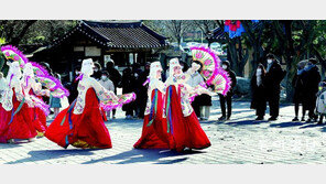 최강 한파 속에서도 아름다운 부채춤 