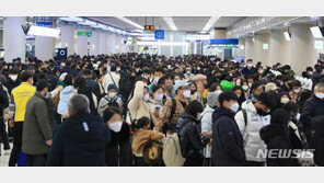 제주 귀경객들 “이제는 예약전쟁” “공항대기 2시간”