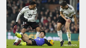 과거 ‘고메스 골절’까지…손흥민 옐로카드에 논란