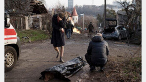 “할머니 구하려다 포탄 맞아”…우크라 英봉사자 2명 사망