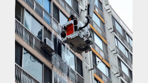 건물 외벽에 생긴 대형 고드름…소방당국, 주의 당부