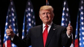 대선 앞둔 트럼프, 페북·인스타 계정 ‘전면 복원’