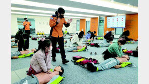 초등생 심폐소생술 실습