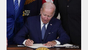 美, 홍콩인 강제추방 면제 기한 2년 연장…中반발 예상