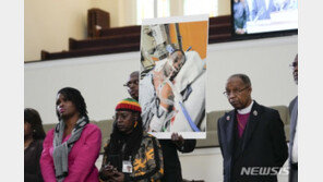 흑인 운전자 구타해 숨지게 한 美경찰 5명, 살인 혐의 기소