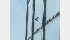 부산 엘시티 고층 아파트서 강풍에 유리 떨어져…주변 통제 중