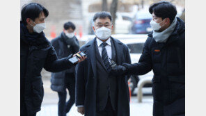 ‘대장동 수익 은닉’ 김만배 측근 첫 재판서 혐의 부인…檢 “추가 증거 있어”