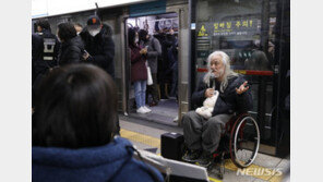 지하철 시위 이제 멈출까…전장연·서울시 면담 주목