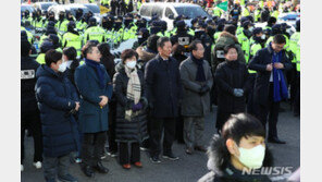 민주, 이재명 檢출석에 “검찰독재정권이 국민 이길 순 없어”