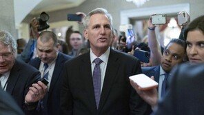 바이든·매카시, 내달 1일 만나 부채 한도 상향 논의