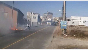 상가 불길 치솟자…소화기 들고 달려간 버스 기사