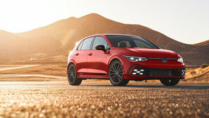 폭스바겐코리아, 전 차종 출고 중단 이유 ‘삼각대 반사성능’ 때문… 2월 중순 출고 재개