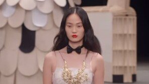 신현지, 샤넬쇼 단독 클로징…동양인 최초(영상)