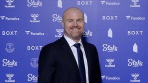 강등 위기 EPL 에버턴…‘소방수’로 다이치 전 번리 감독