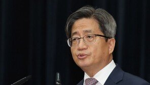 檢, 김인겸 가정법원장 참고인 조사…‘김명수 거짓 의혹’ 관련