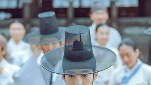 ‘조선변호사’ 우도환, 조선판 뇌섹남 변신…완벽 꽃선비 자태