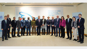 박진, 안보리 이사국들에 “北 결의 위반시 단합 대응해야”