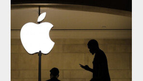 “아이폰 고의 성능저하 배상하라” 소송낸 소비자들 패소