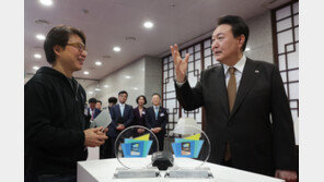 다보스포럼 다녀온 尹대통령 과학·기술 집중 행보…수출활로 찾기