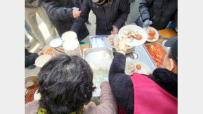 이슬람사원 건립 반대 주민들…바비큐 파티 이어 돼지수육 잔치