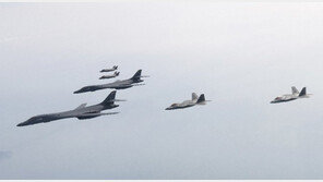 美 ‘확장억제’ 약속 다음날… ‘죽음의 백조’ 보내 서해 연합훈련 