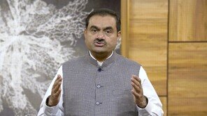 아다니 자산 6일 만에 64조원 증발…역사상 초유의 사태