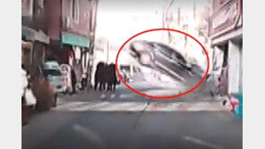 굉음 들리더니 승용차 ‘붕’ 날았다…2명 앗아간 현장 CCTV ‘처참’