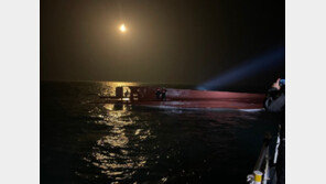 신안 전복 어선 실종자 9명…에어포켓에 생존 희망