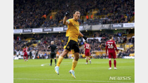 울버햄튼 감독 “황희찬 부상 안타까워…몇 주 결장할 듯”