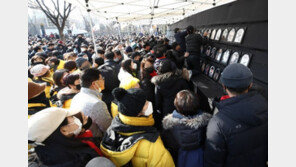 이태원 유족, 서울광장에 분향소 설치… 서울시 “강제철거” 