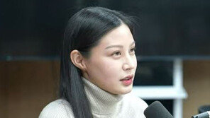 조국 딸 조민, 얼굴 공개…“나는 떳떳, 더 이상 숨지 않겠다”