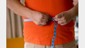 중년에 늘어난 뱃살, ‘근육 밀도’ 낮춰…낙상 위험 높아진다 