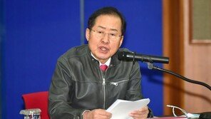 洪 “사진 찍자는 ‘대세 배우’ 측 요청 거절…그분 악플 우려”