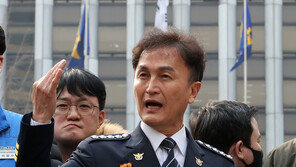 류삼영 총경 “총경회의 참석자 전원 문책성 인사…경찰 길들이기”