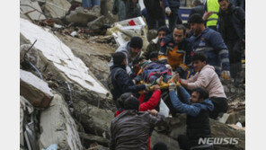 튀르키예 지진 사망자수 3700명…악천후에 여진으로 인명 피해 늘어날 듯