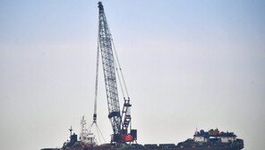 청보호 실종자 5명 신원 확인…밤새 추가 구조자 없어