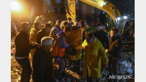 튀르키예·시리아 강진 사망자 하루 만에 4000명 육박