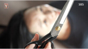 女회원 거꾸로 매달리게 한 뒤 긴 머리 ‘싹둑’…필라테스 강사 만행