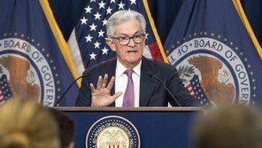 파월 “고용·물가 지표 호조보이면 금리 더 올릴 것”