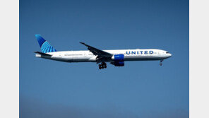 노트북 배터리 화재로 美 항공기 회항…승무원 4명 부상