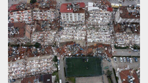 튀르키예 강진 사망자 7800명 넘어…추위로 ‘골든타임’ 촉박