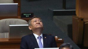 ‘직무정지’ 이상민 장관, 자택 머물며 탄핵 심판 대비