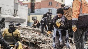 튀르키예 경찰, SNS서 ‘지진 대응 비판’ 4명 체포