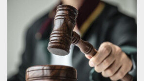 현관 비번 알아내려고…새벽 건물 계단에 숨어있던 30대 징역형