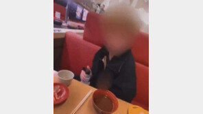 ‘스시집 침 테러’ 주가 1600억 날린 남고생의 최후…“결국 자퇴”