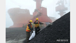 호주산 석탄, 2년 만에 중국 도착…“비공식 금수 해제”