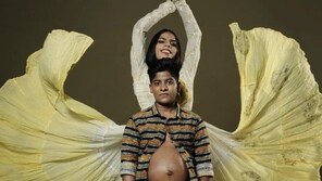 남편 만삭 화보로 화제된 印 트랜스젠더 부부, 아이 출산했다