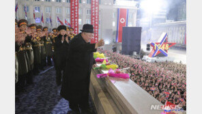 김정은 “열병식 절대적 힘 과시…제국주의폭제 힘으로 제압해야”