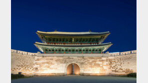 “15년 전 화재 잊지말자”…11일 일출 때까지 숭례문 환하게 밝힌다