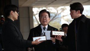‘대장동·위례 의혹’ 이재명 檢 출석…“유검무죄 무검유죄”